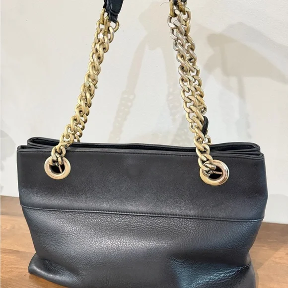 Mario Valentino Black Leather Shoulder Bag with Gold Chain - Picture 3 of 15